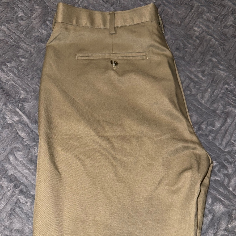 Van Heusen 38 x 32 Slim Khaki Colored